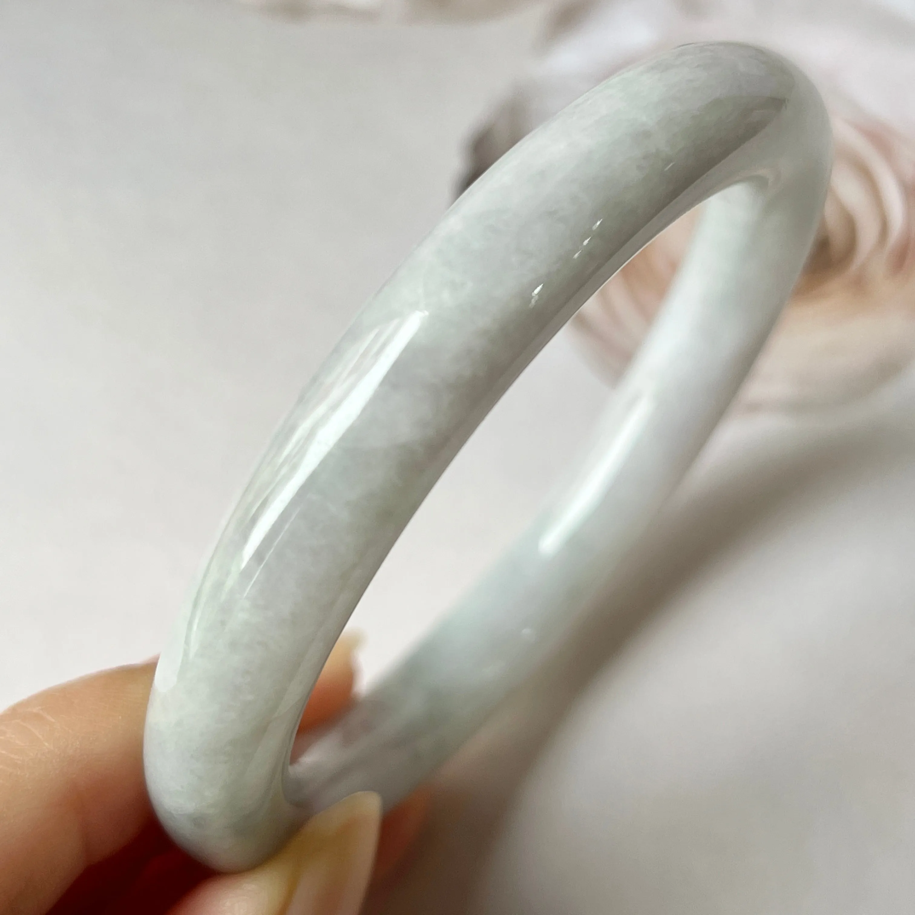 55.9mm A-Grade Natural Lilac Floral Jadeite Traditional Round Bangle No.330071