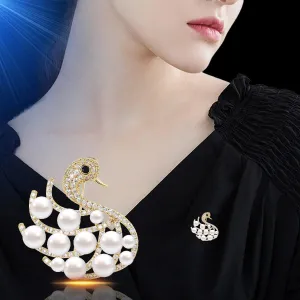 Cute Animal Rhinestone Brooches Gold Brooch Pin for Women Brooches Lapel Pin Dress Jewelry Accessory