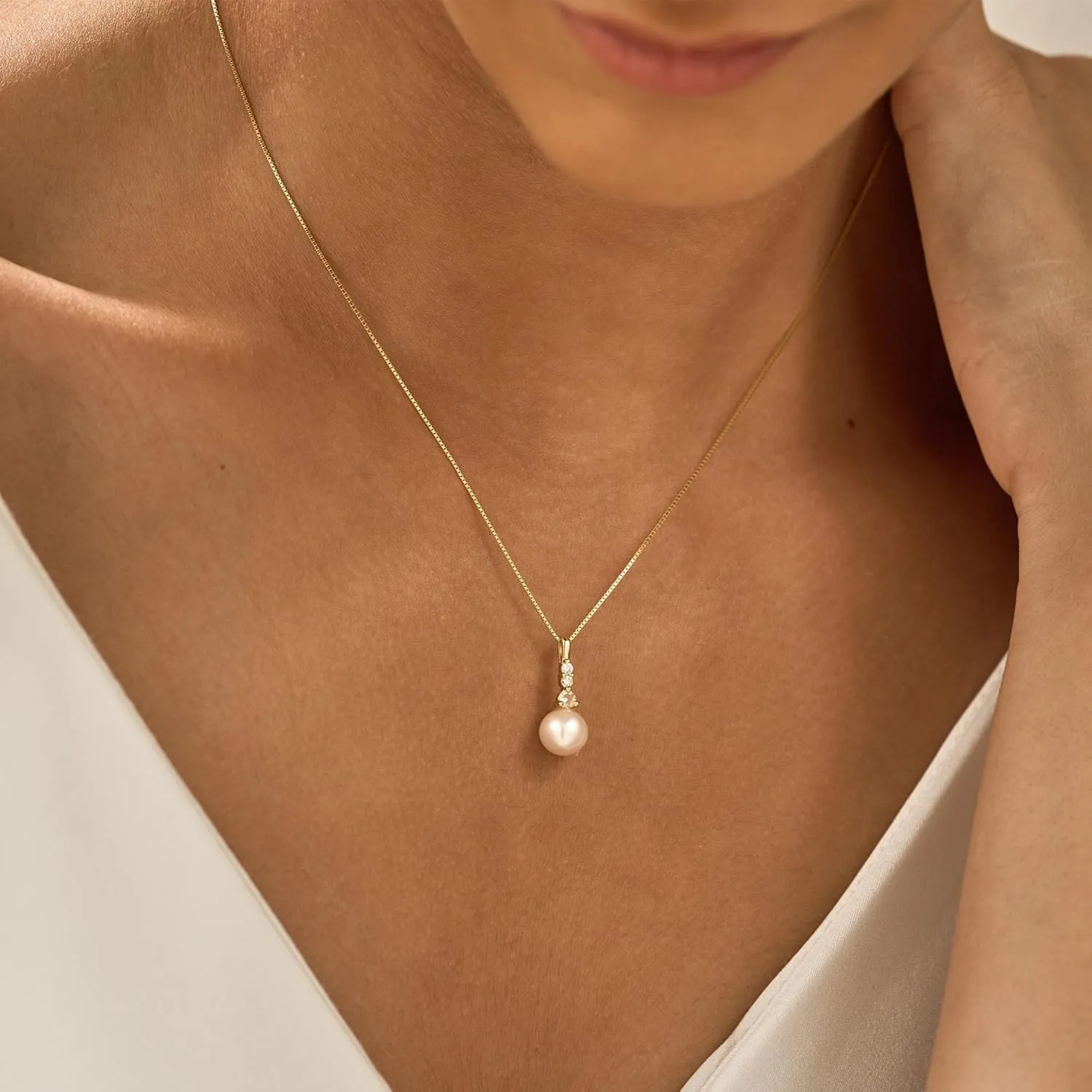 Ewrkbr Pearl Necklaces for Women, 14K Gold Plated CZ Single Pearl Pendant Necklace Dainty Gold Necklaces for Women Trendy Classic Bridal Wedding Necklace Fashion Gold Jewelry