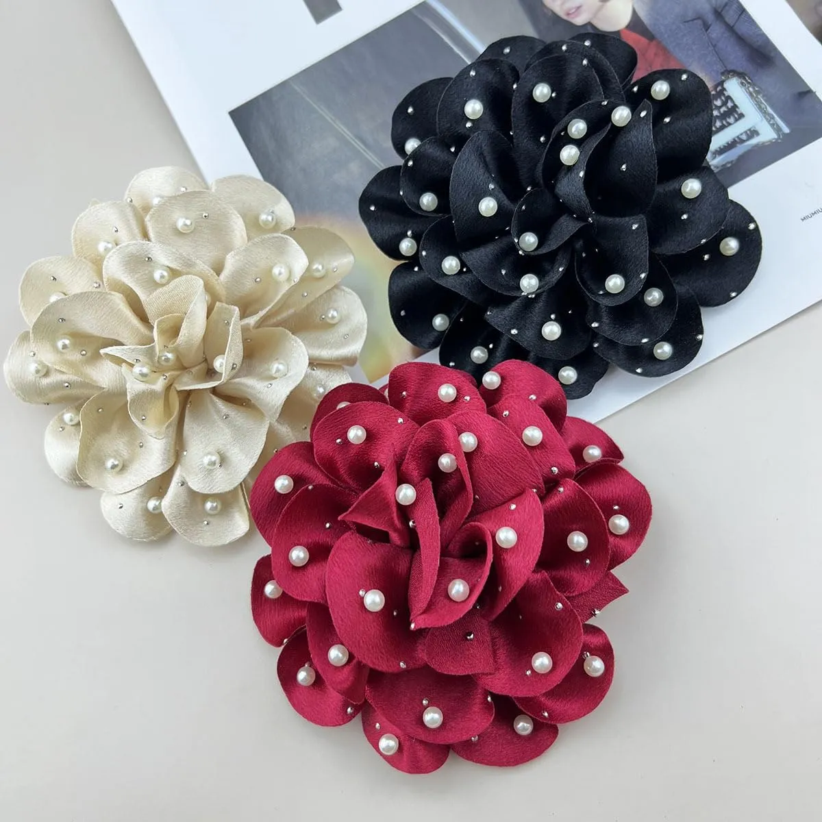Flower Pins Large Flower Brooches Dainty Satin Fabric Rose Flower Brooches Lapel Pins Delicate Elegant Silk Camellia Flower Oversized Brooch Pin for Women Wedding Part Dance Dress Suit Clothes Accessories Prom Jewelry Gifts