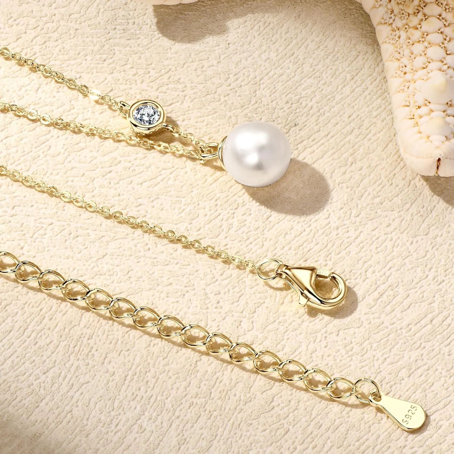 Freshwater Pearl Necklaces for Women, 14K Gold Plated Layered Pearl Necklaces Trendy Simple Chain Necklace for Women Gold Jewelry Gifts