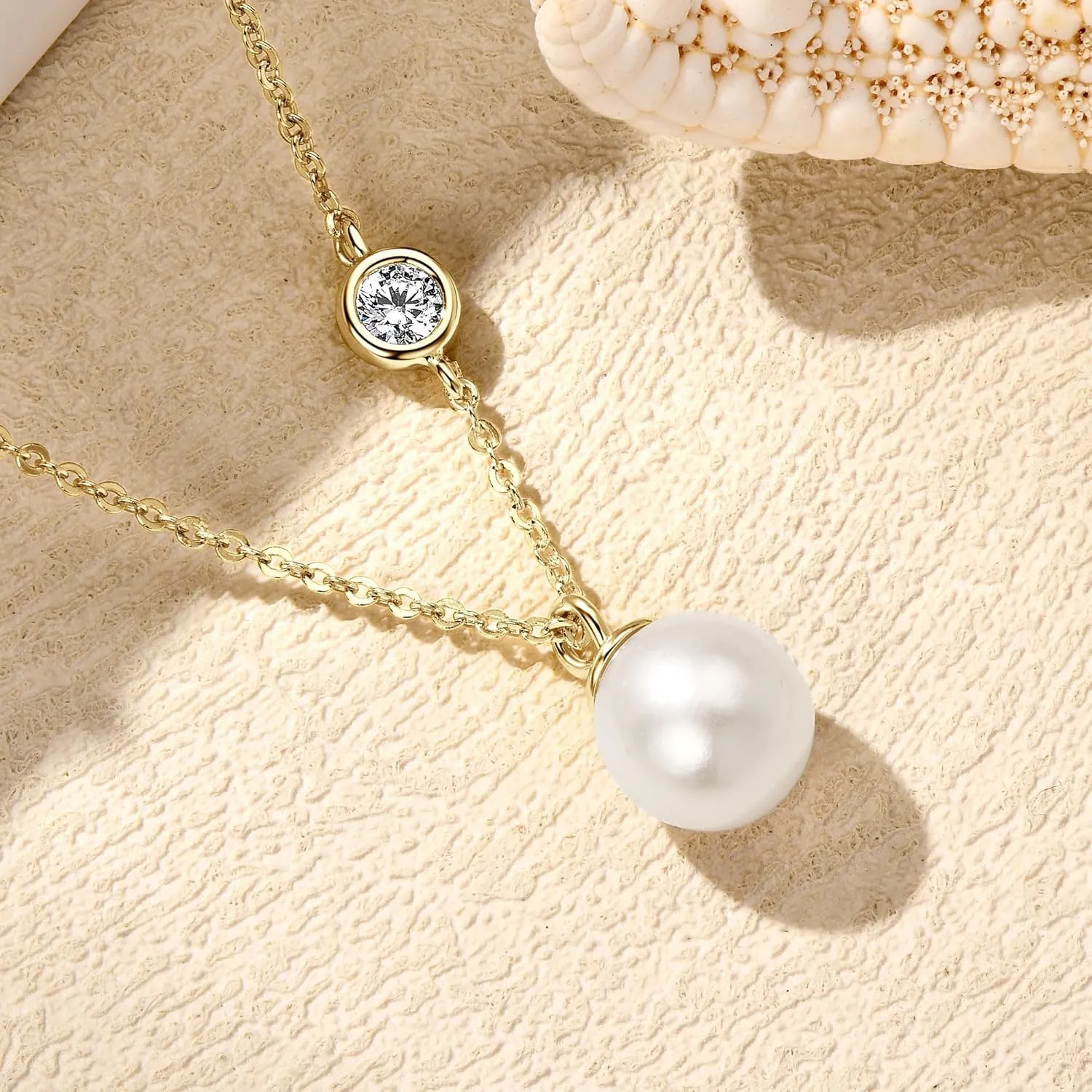 Freshwater Pearl Necklaces for Women, 14K Gold Plated Layered Pearl Necklaces Trendy Simple Chain Necklace for Women Gold Jewelry Gifts