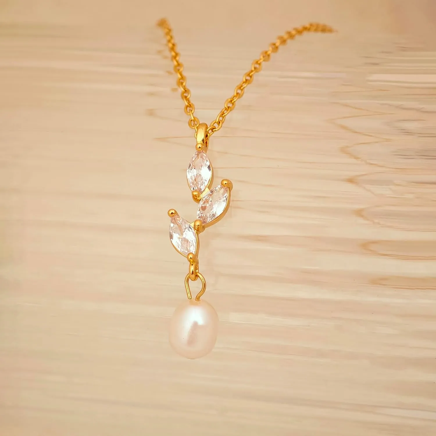 Gold Pearl Necklaces for Women Trendy, Single Pearl Drop Pendant Necklace 14k Dainty Gold Necklace for Women Simple Wedding Pearl Choker Bridesmaids Necklace Prom Jewelry Gifts