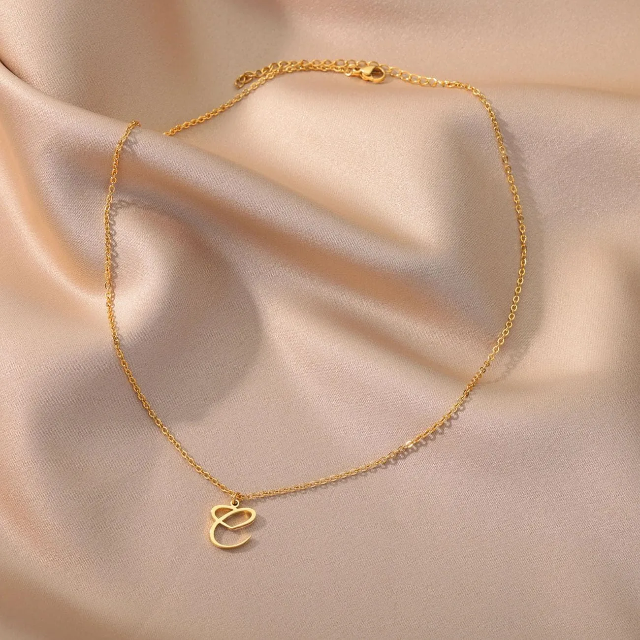 Initial Necklaces for Women 14k Gold Plated Necklace Dainty Gold Letter Pendant Heart Necklace Custom Personalized Name Necklace Cute Choker Necklace Minimalist Gold Jewelry Gift