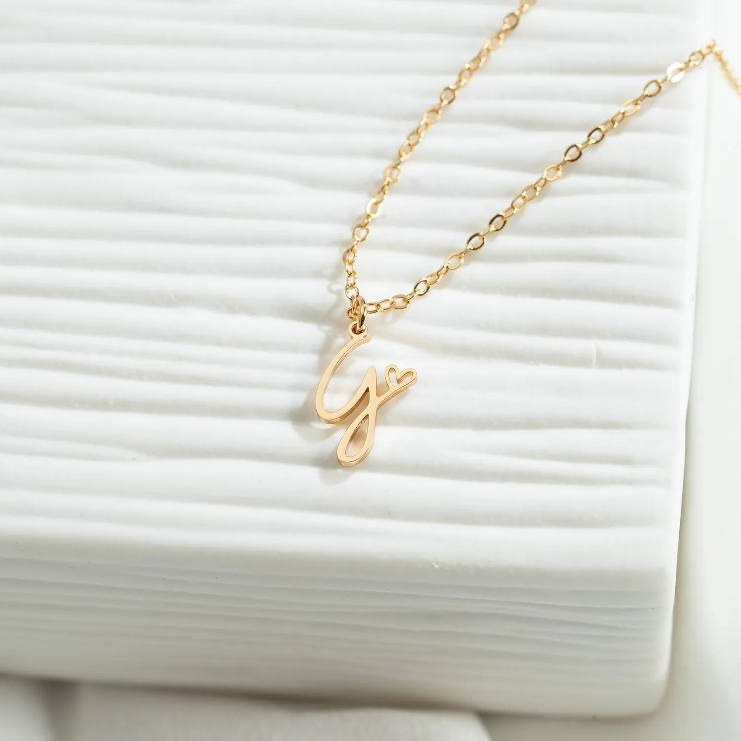 Initial Necklaces for Women, Dainty Gold Letter Pendant Necklace 14K Gold Plated Name Necklace Cute Initial Necklaces Personalized Monogram Choker Necklaces for Women Trendy Gold Jewelry Gifts