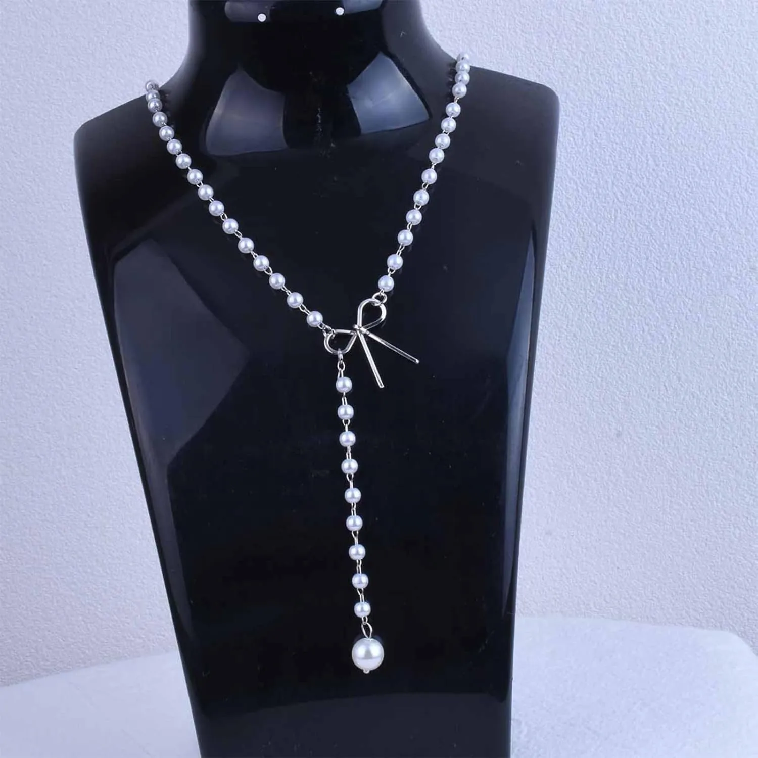 Pearl Bow Necklace for Women Gold Bow Choker Necklaces Layered Bowknot Lariat Necklace Dainty Bow Jewelry Gifts
