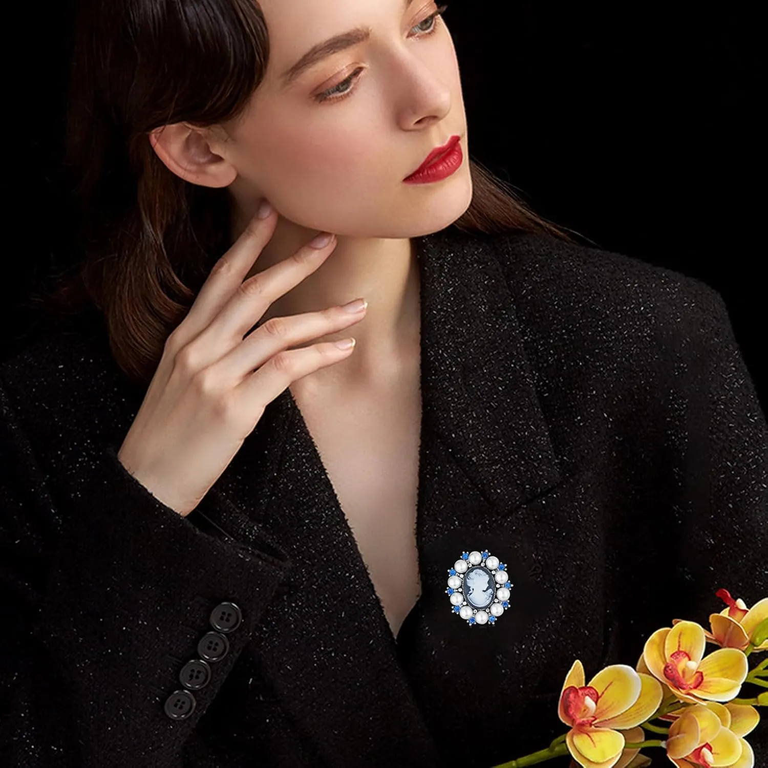 Pearl Brooch for Women Gold Pearl Brooches Pin Pearl Lapel Pin Valentine's Day Mother's Day Gift for Mother Wife