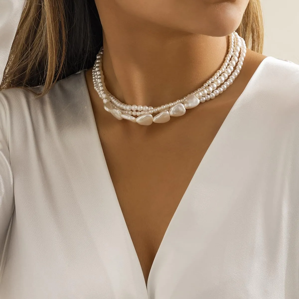Pearl Choker Necklaces for Women Gold Faux Pearl Necklaces for Women Dainty Pearl Chain Necklace Vintage Big Pearl Chocker Trendy Pearls Necklace Simple Pearl Jewelry