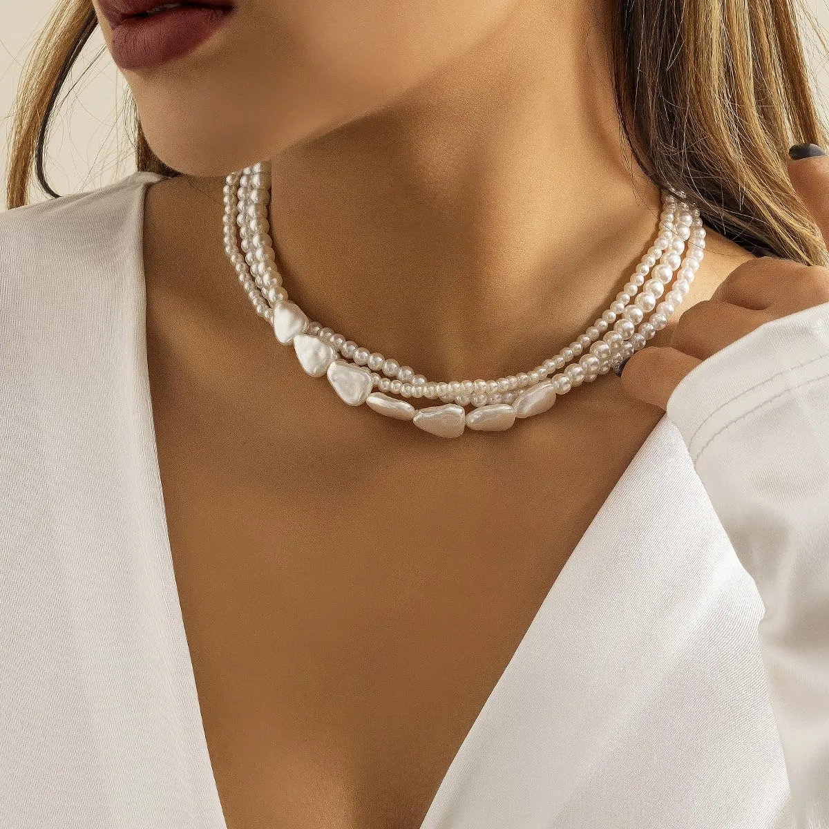 Pearl Choker Necklaces for Women Gold Faux Pearl Necklaces for Women Dainty Pearl Chain Necklace Vintage Big Pearl Chocker Trendy Pearls Necklace Simple Pearl Jewelry