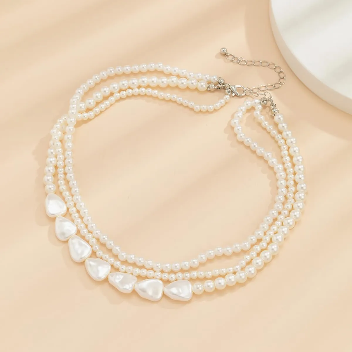 Pearl Choker Necklaces for Women Gold Faux Pearl Necklaces for Women Dainty Pearl Chain Necklace Vintage Big Pearl Chocker Trendy Pearls Necklace Simple Pearl Jewelry