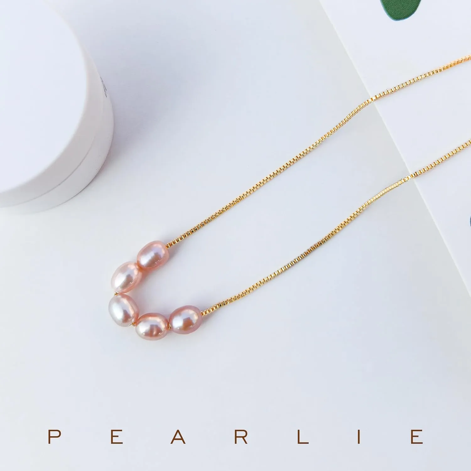 PEARLIE Dainty Pearl Pendant Necklaces for Women Delicate Choker Necklaces Handmade Freshwater Pearl Chain Necklace Lady Summer Costume Accessories