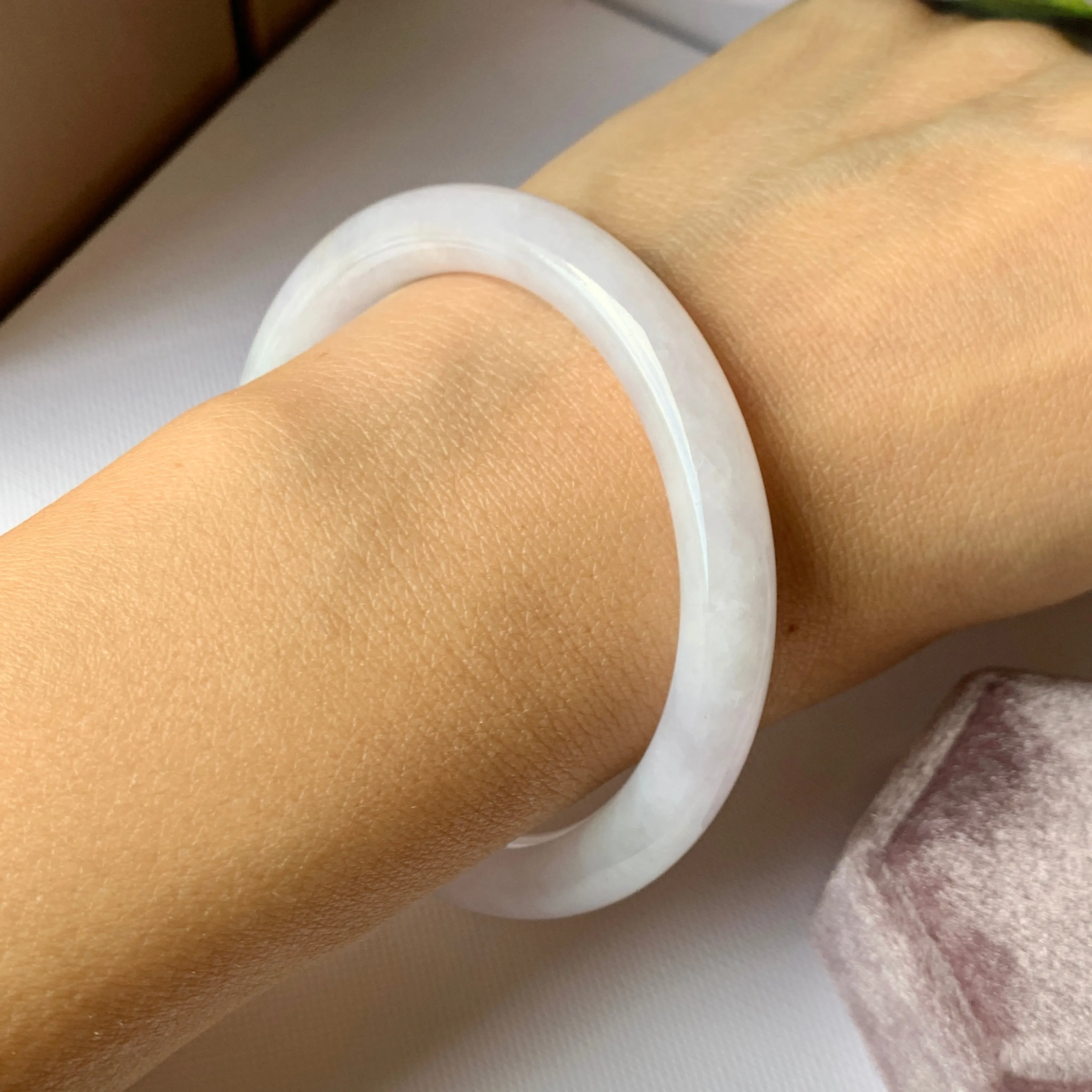 SOLD OUT: 54.4 mm A-Grade Natural Lavender Jadeite Traditional Round Bangle No.151939