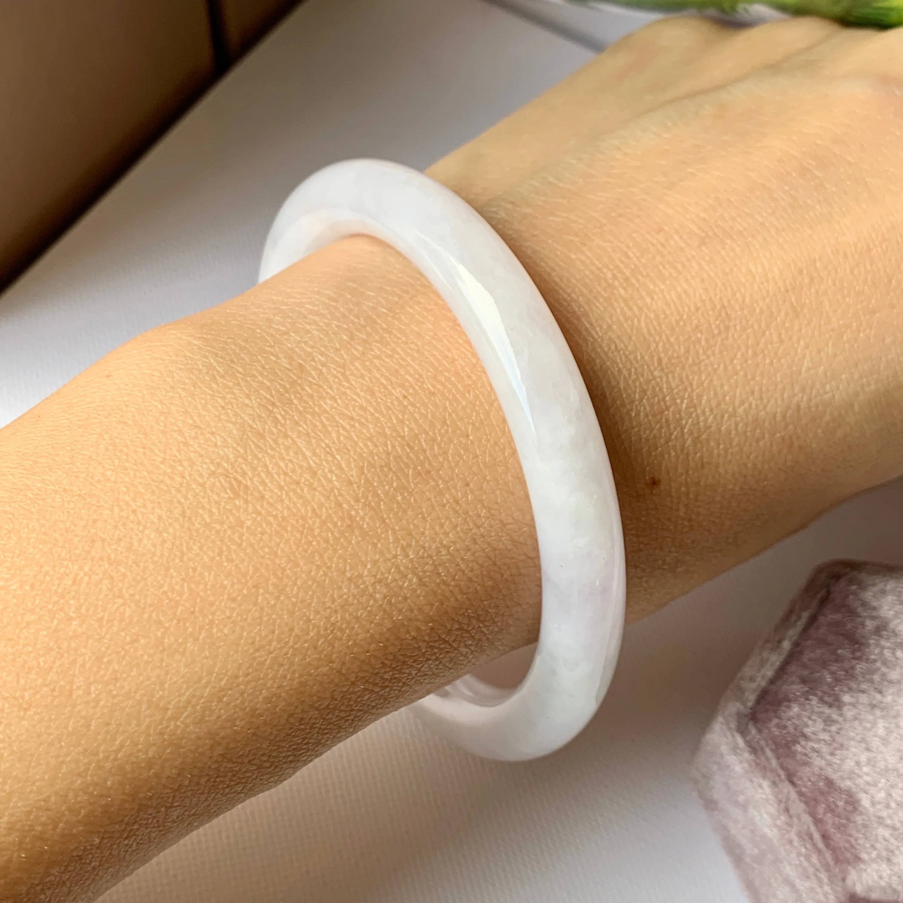 SOLD OUT: 54.4 mm A-Grade Natural Lavender Jadeite Traditional Round Bangle No.151939