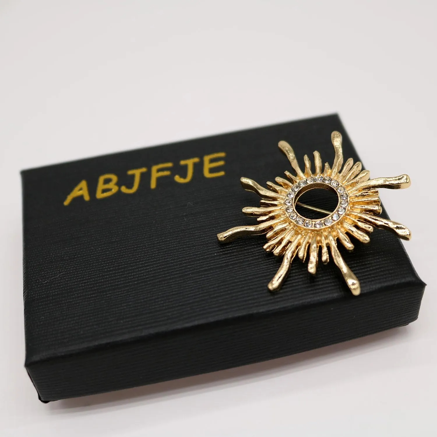 Women's Crystal Pearl Flower Brooches Elegant Enamel Rhinestone Floral Statement Brooch Pins Fashion Jewelry Accessories for Women Gift Gold